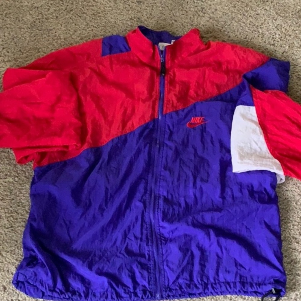 VINTAGE NIKE WINDBREAKER!